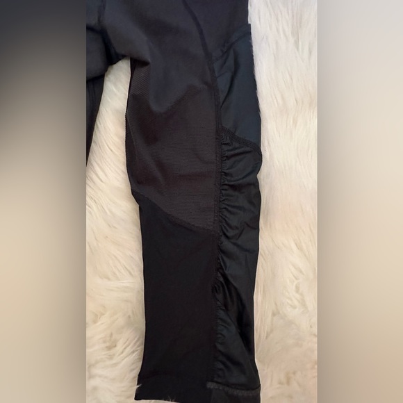 Lululemon RARE Cropped shine Sz 4 - Picture 12 of 16